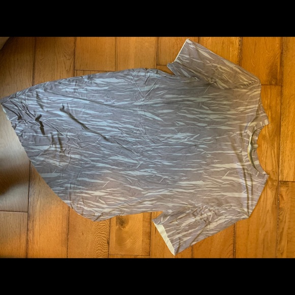 Brand new lululemon athletic t-shirt - Picture 2 of 2